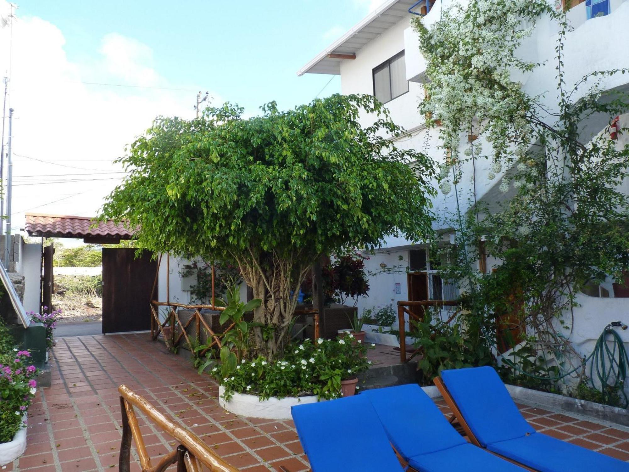 Hotel La Casa De Judy Puerto Ayora  Exterior photo